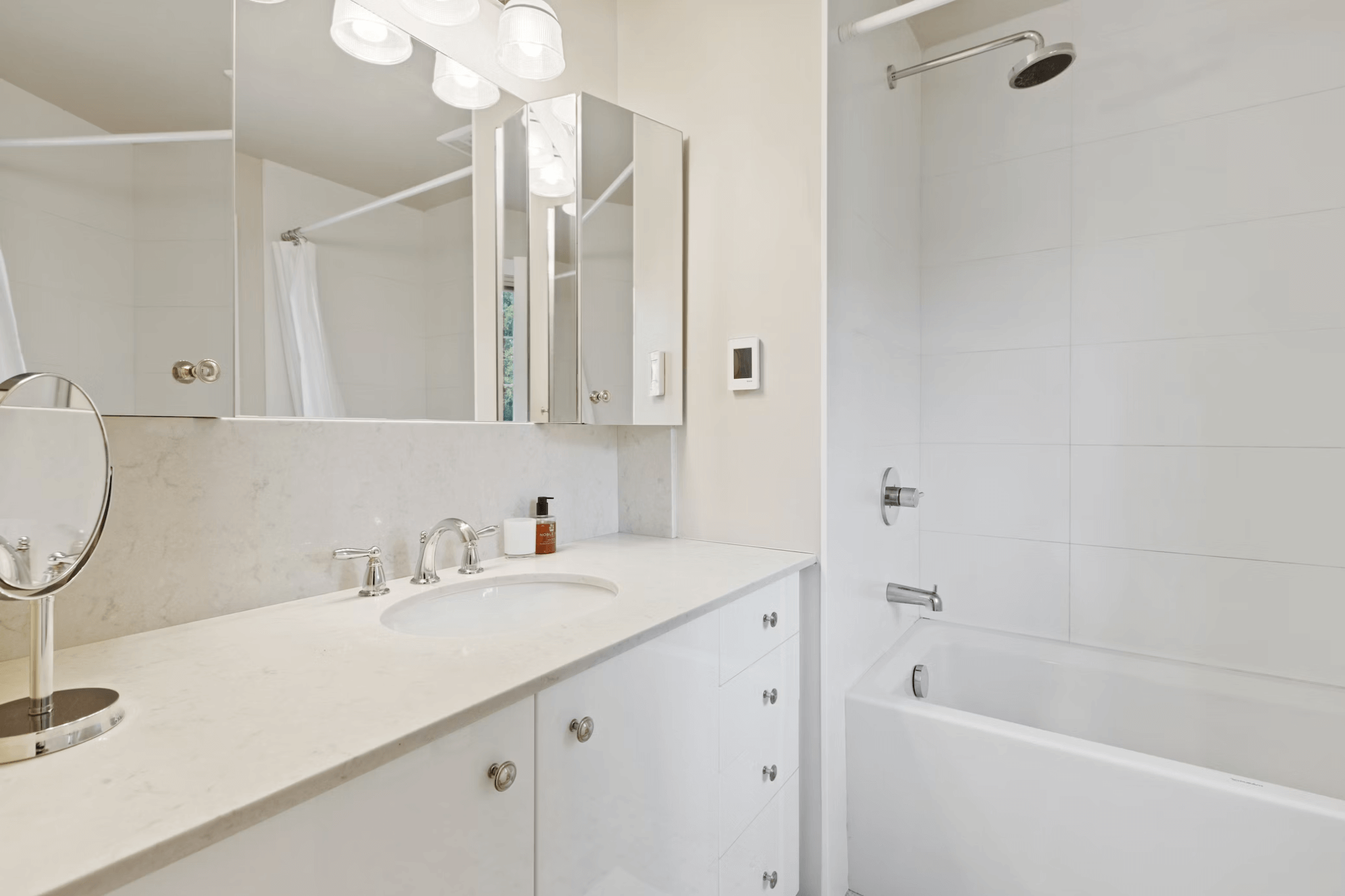 Diez formas en las que los muebles de baño empotrados pueden realzar tu espacio